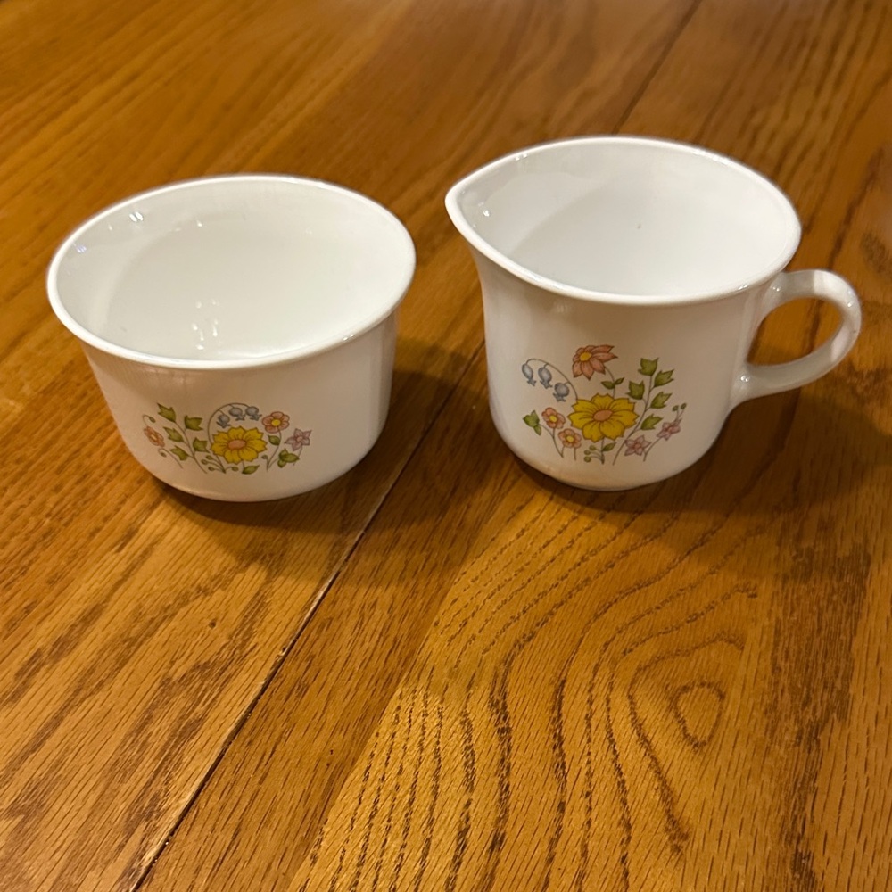 Corelle Spring Meadow Creamer and Sugar Bowl - Yellow Flower Design